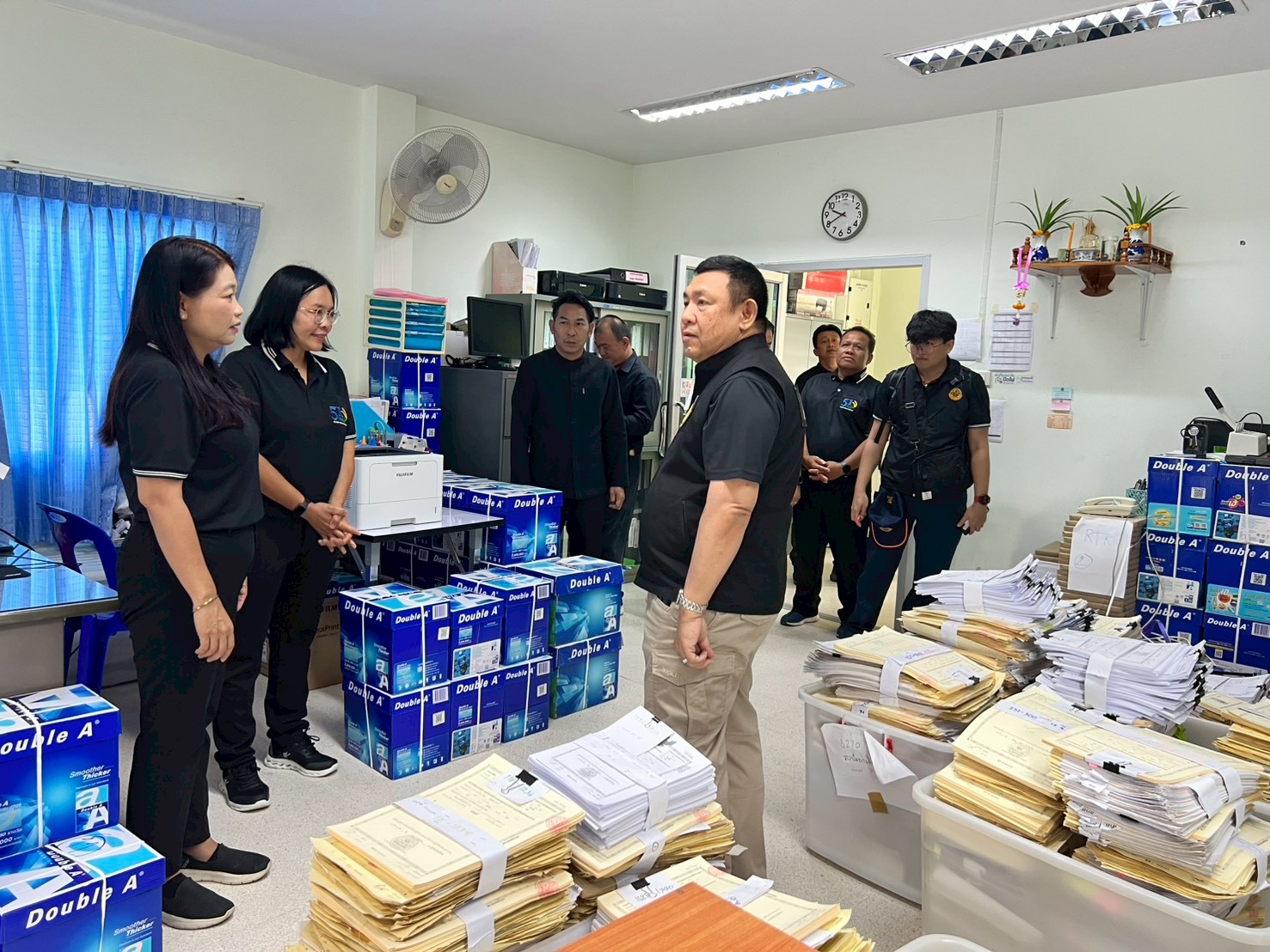 title - เลขาธิการ ส.ป.ก. ตรวจเยี่ยม ส.ป.ก.ยโสธร และลงพื้นที่ตรวจเยี่ยมกลุ่มวิสาหกิจชุมชนโคขุนหนองแหน และศูนย์ต้นแบบเกษตรทฤษฎีใหม่ในเขตปฏิรูปที่ดิน (นายสุริยา  หงษ์ลอยวงษ์) จังหวัดยโสธร